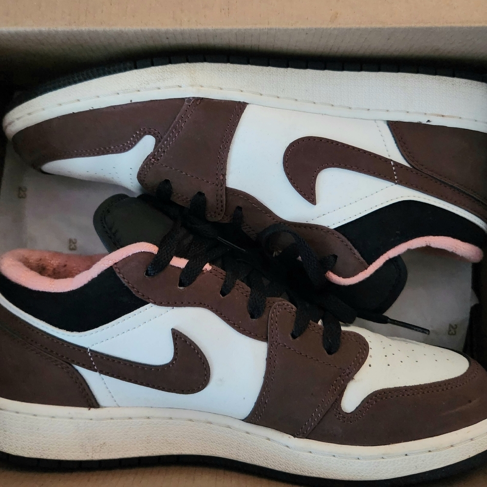Air Jordan 1 Low SE (GS) Sneakers